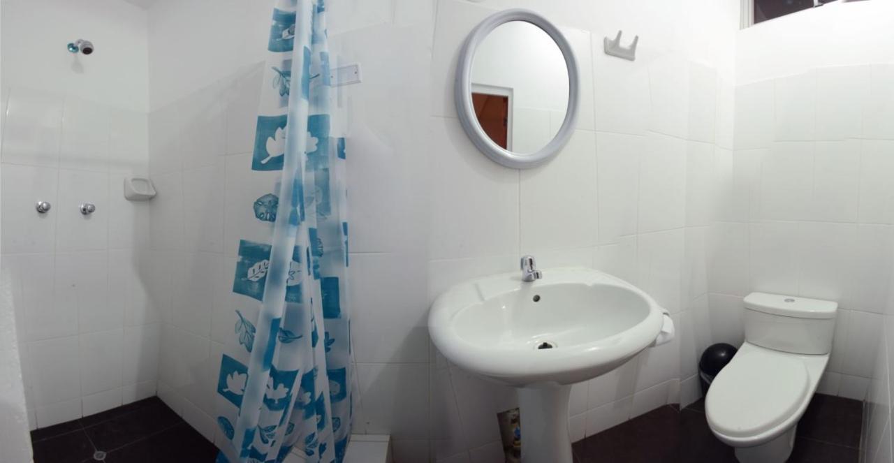 Hostal Casa Blanca Тарапото Номер фото