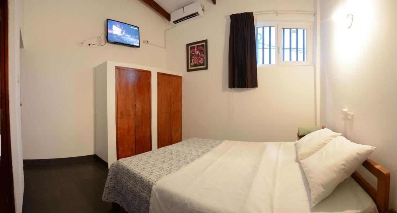 Hostal Casa Blanca Тарапото Экстерьер фото