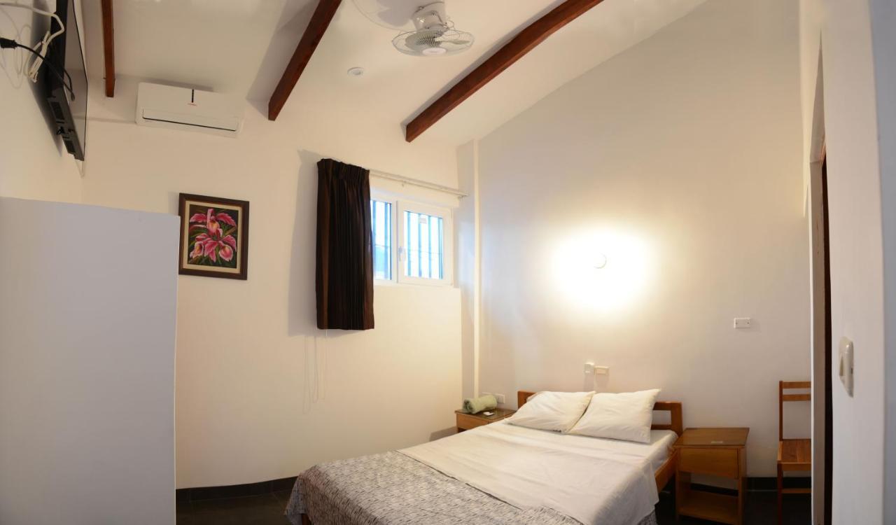 Hostal Casa Blanca Тарапото Экстерьер фото