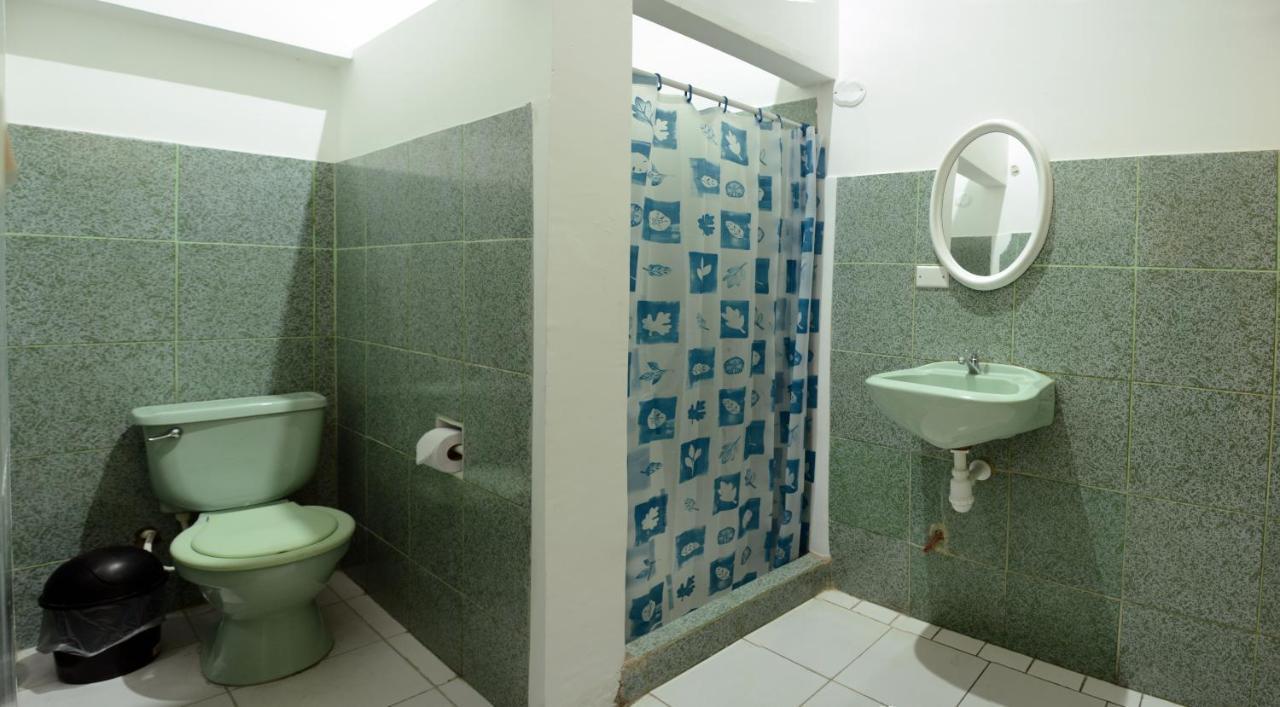 Hostal Casa Blanca Тарапото Экстерьер фото