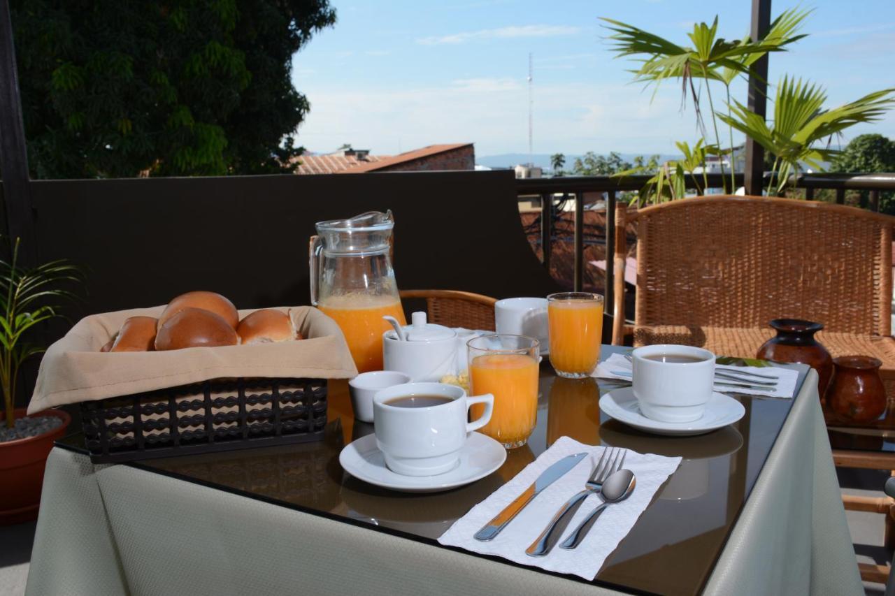 Hostal Casa Blanca Тарапото Экстерьер фото