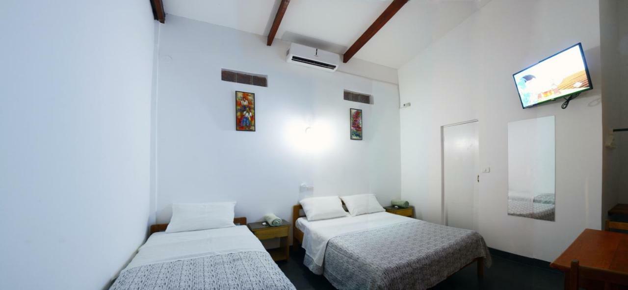 Hostal Casa Blanca Тарапото Экстерьер фото