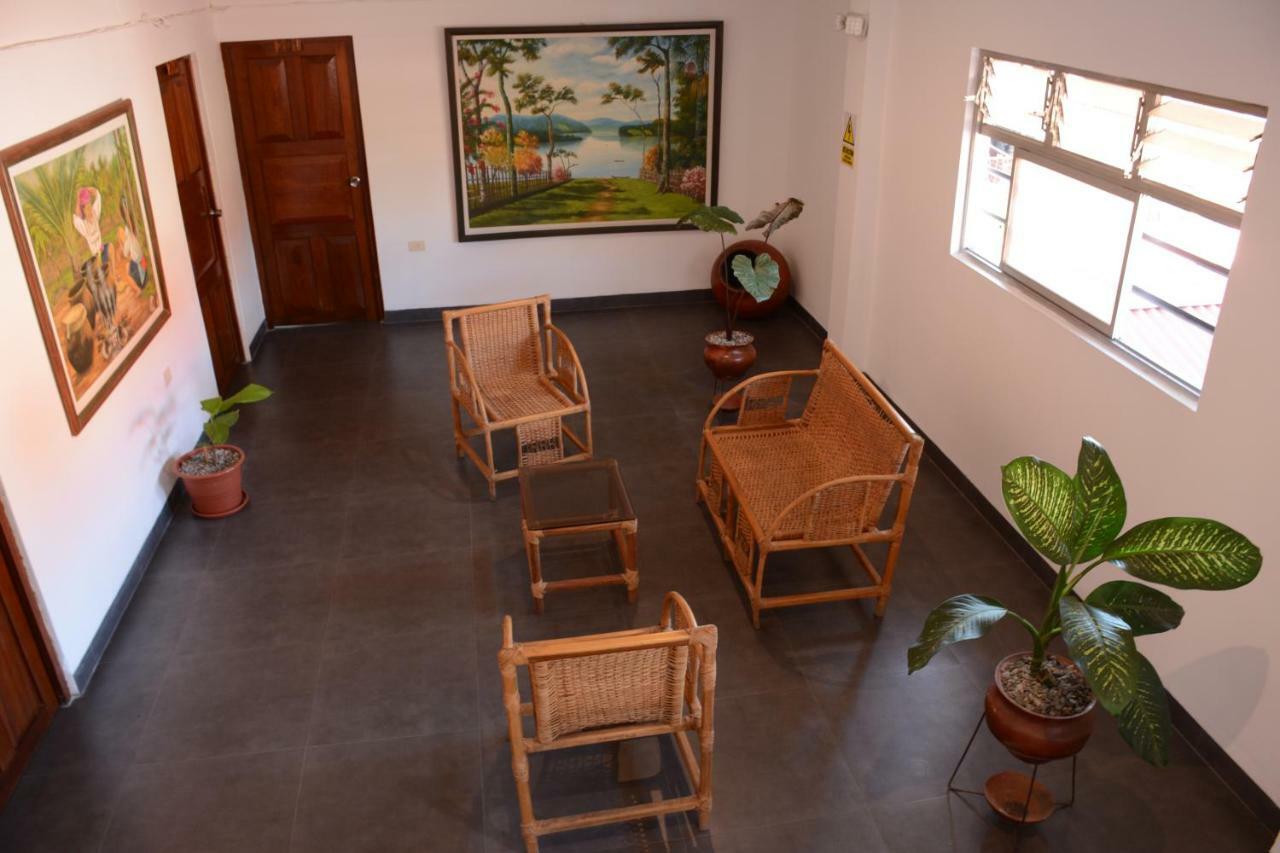 Hostal Casa Blanca Тарапото Экстерьер фото